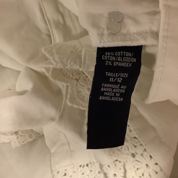 White shorts - Picture 4 of 9